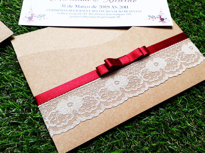 Convite Rústico para Casamento Brasão Floral Marsala Personalizado Renda